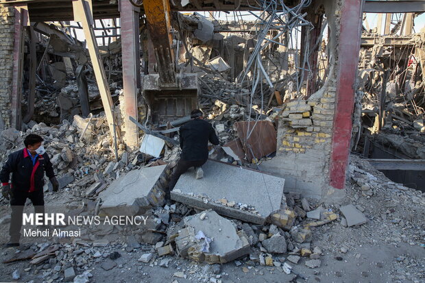 انفجار منزل مسکونی در شهمیرزاد؛ یک مصدوم از زیر آوار نجات داده شد انفجار منزل مسکونی در شهمیرزاد؛ یک مصدوم از زیر آوار نجات داده شد