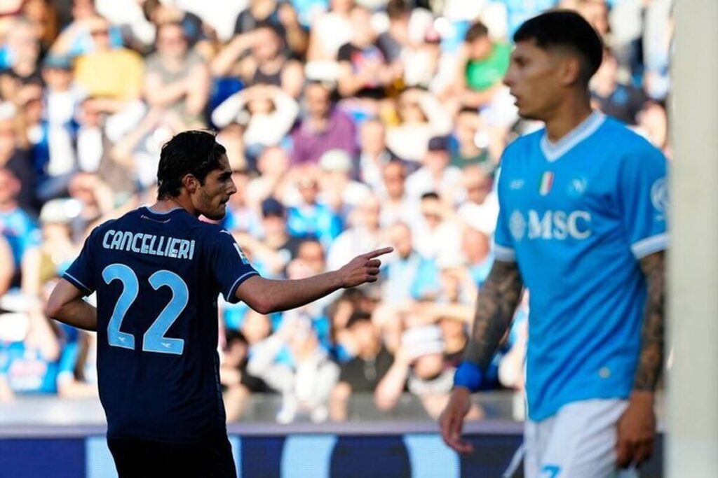 اینتر در یک قدمی قهرمانی / شکست ناپولی راه را باز کرد اینتر در یک قدمی قهرمانی / شکست ناپولی راه را باز کرد