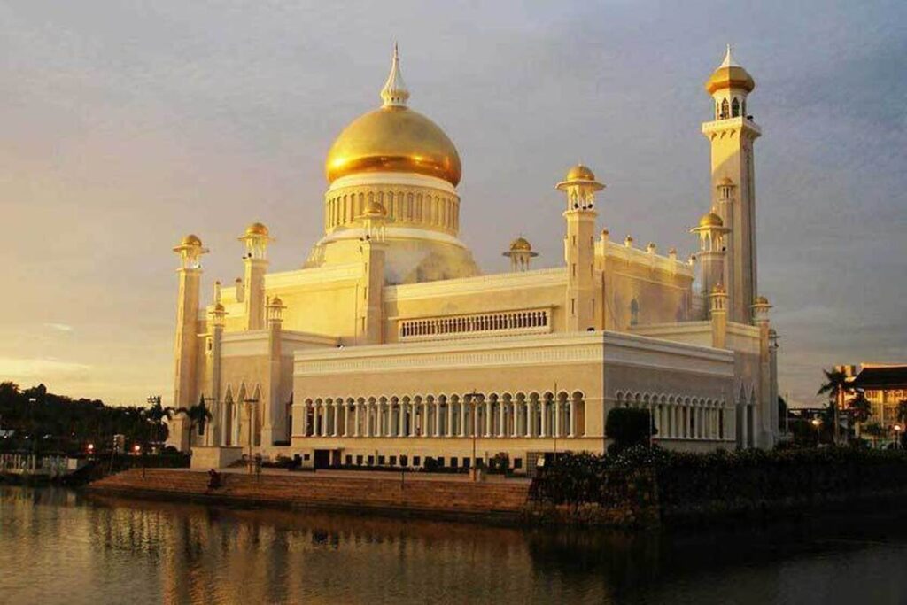 بزرگترین قصر مسکونی جهان متعلق به چه کسی است؟+ عکس بزرگترین قصر مسکونی جهان متعلق به چه کسی است؟+ عکس