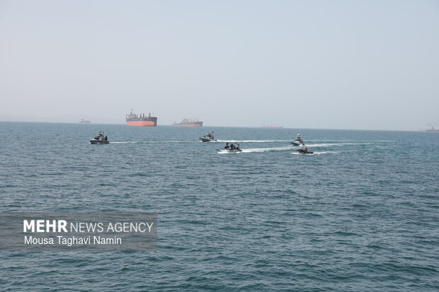 تنگه هرمز چگونه میتواند برگ برنده ایران در مذاکرات باشد؟ تنگه هرمز چگونه میتواند برگ برنده ایران در مذاکرات باشد؟