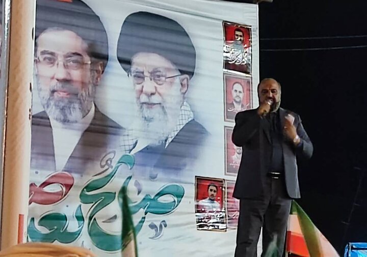 توانایی: فرزندانتان در نیروی دریایی در برابر دشمن دلیرانه ایستاده اند توانایی: فرزندانتان در نیروی دریایی در برابر دشمن دلیرانه ایستاده اند