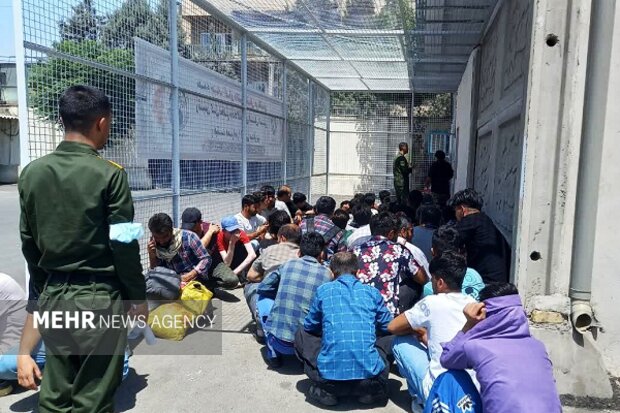 جمع آوری ۳۷۳ نفر اتباع بیگانه غیرمجاز در زاهدان جمع آوری ۳۷۳ نفر اتباع بیگانه غیرمجاز در زاهدان