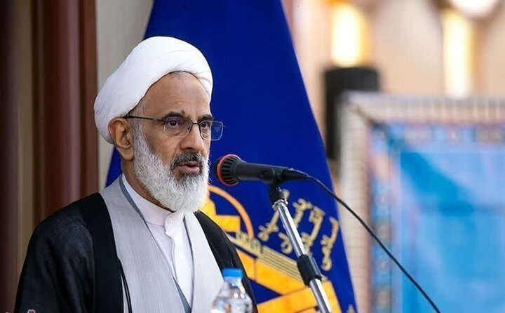 حاجی صادقی: دشمن میخواهد اراده مردم ما را بشکند حاجی صادقی: دشمن میخواهد اراده مردم ما را بشکند