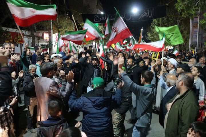 حماسه مردم همدان برای دفاع از وطن با حضور پرشور حماسه مردم همدان برای دفاع از وطن با حضور پرشور