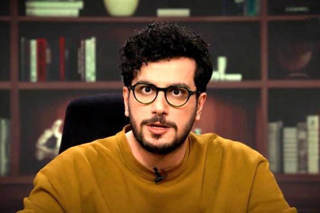 حمله غافلگیرکننده فرهیختگان به امیرحسین قیاسی حمله غافلگیرکننده فرهیختگان به امیرحسین قیاسی