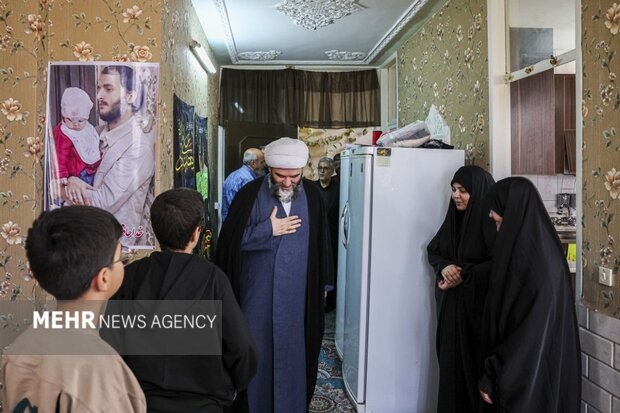 دیدار رئیس سازمان تبلیغات اسلامی با خانواده شهید احسان جنگروی دیدار رئیس سازمان تبلیغات اسلامی با خانواده شهید احسان جنگروی