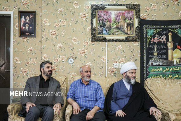 دیدار رئیس سازمان تبلیغات اسلامی با خانواده شهید احسان جنگروی دیدار رئیس سازمان تبلیغات اسلامی با خانواده شهید احسان جنگروی