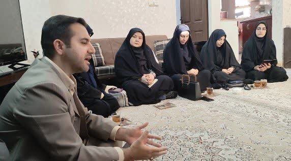 «راحیل» و «رخشان» و یک آغوشِ ناتمام؛ بغض این دخترها «ته» ندارد! «راحیل» و «رخشان» و یک آغوشِ ناتمام؛ بغض این دخترها «ته» ندارد!