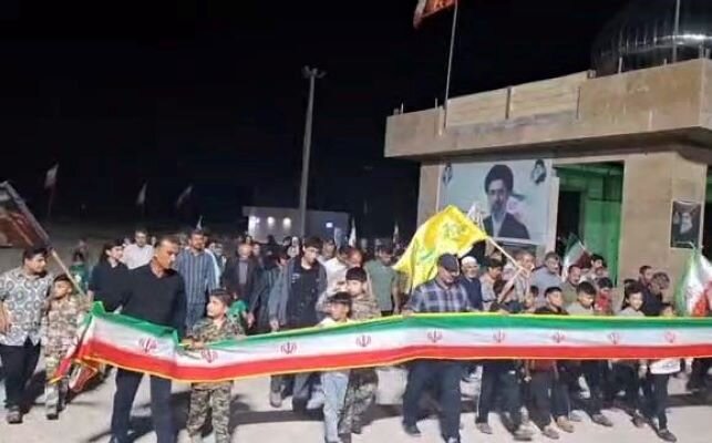 راهپیمایی شبانه مردم روستای «شهنیا» شهرستان دیر راهپیمایی شبانه مردم روستای «شهنیا» شهرستان دیر