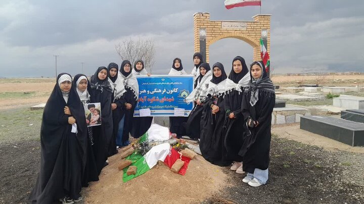 روز دختر در شکوهآباد؛ از جشن کانون مسجد تا تجدید میثاق با شهدا روز دختر در شکوهآباد؛ از جشن کانون مسجد تا تجدید میثاق با شهدا