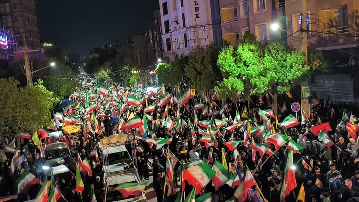 رژه شیردختران ملایری در اجتماعات شبانه رژه شیردختران ملایری در اجتماعات شبانه