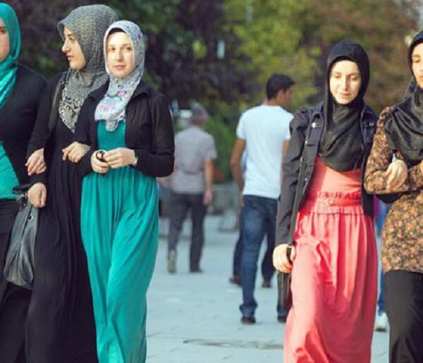 زنان اتریشی به دنبال احقاق حق حجاب زنان اتریشی به دنبال احقاق حق حجاب