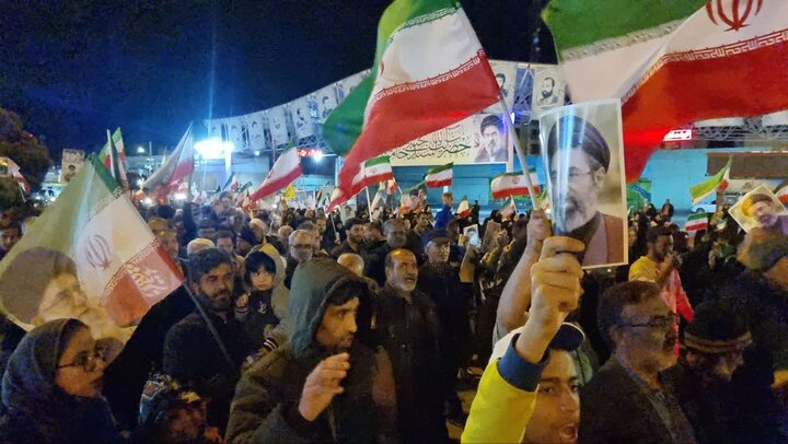 شکوه حضور ساوجیها در پنجاه و پنجمین شب بیعت با رهبر معظم انقلاب شکوه حضور ساوجیها در پنجاه و پنجمین شب بیعت با رهبر معظم انقلاب