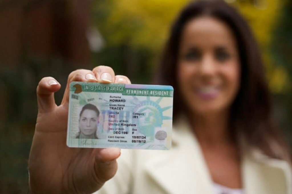 صدور گرین کارت آمریکا برای این افراد ممنوع شد صدور گرین کارت آمریکا برای این افراد ممنوع شد