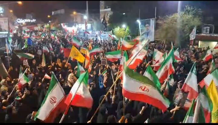 طنین فریاد «مرگ بر آمریکا» در تاکستان طنین فریاد «مرگ بر آمریکا» در تاکستان