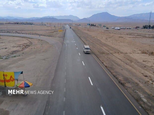 عملیات خط کشی با رنگ سرد در ۲۲۰ کیلومتر محورهای استان سمنان انجام شد عملیات خط کشی با رنگ سرد در ۲۲۰ کیلومتر محورهای استان سمنان انجام شد