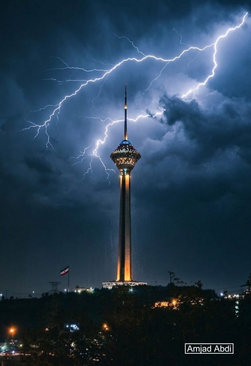 عکس دیدنی از رعد و برق دیشب تهران عکس دیدنی از رعد و برق دیشب تهران