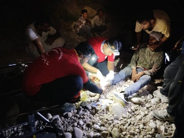 نجات مرد ۳۶ ساله پس از عملیات شبانه در ارتفاعات کوه گرک فین نجات مرد ۳۶ ساله پس از عملیات شبانه در ارتفاعات کوه گرک فین