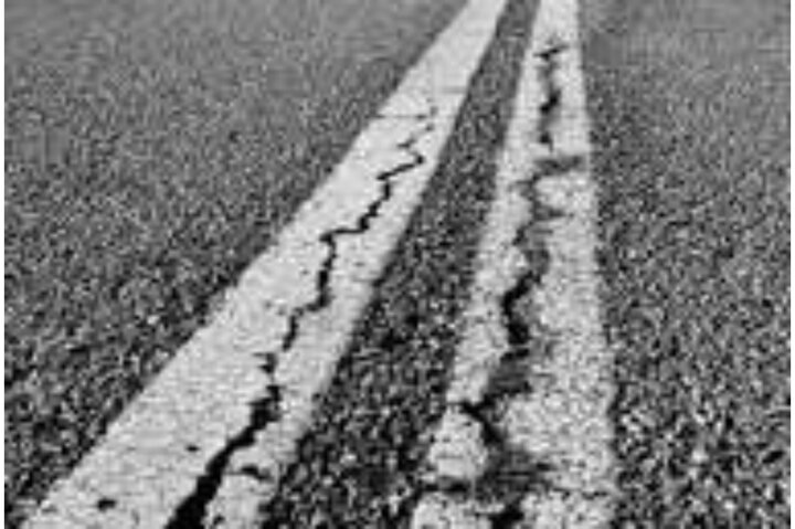 نورانی: روکش آسفالت جاده آیسک به فردوس چهار ماه هم دوام نیاورد نورانی: روکش آسفالت جاده آیسک به فردوس چهار ماه هم دوام نیاورد