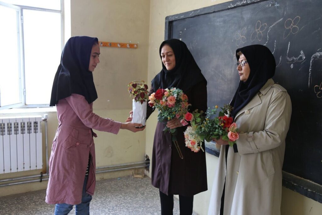 هدیه روز معلم چی بخریم؟ / لیست بهترین هدایا برای معلم ۱۴۰۵ هدیه روز معلم چی بخریم؟ / لیست بهترین هدایا برای معلم ۱۴۰۵