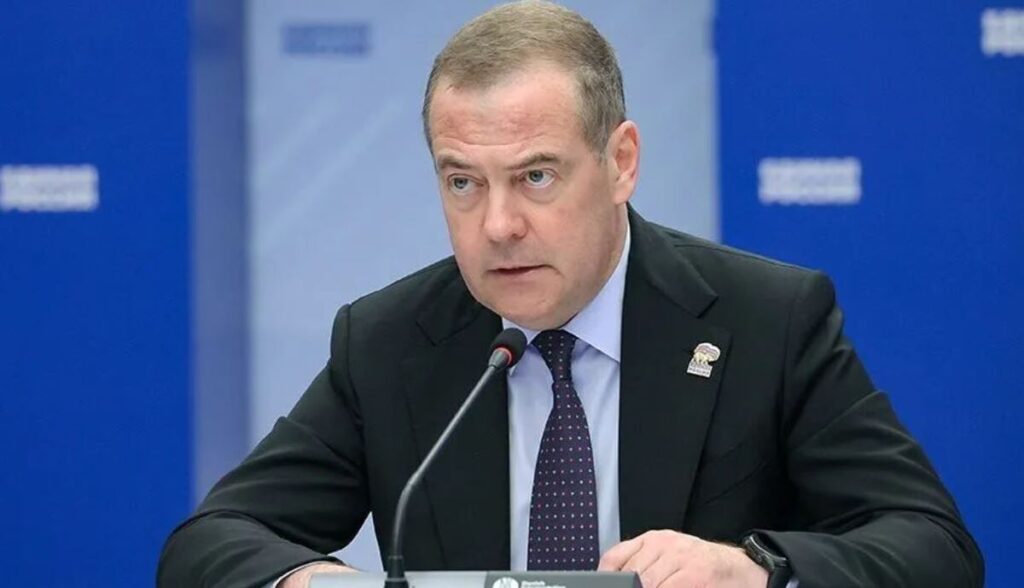 واکنش مدودف به اظهارات ترامپ درباره نفت ایران واکنش مدودف به اظهارات ترامپ درباره نفت ایران