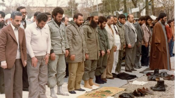 وقتی امنیت متولی نداشت/ آیا سپاه تنها راه مهار بحران پس از انقلاب بود؟ وقتی امنیت متولی نداشت/ آیا سپاه تنها راه مهار بحران پس از انقلاب بود؟