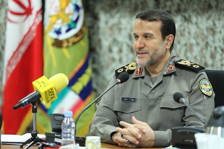 پاسداران این مسیر مقدس، همواره گوش به فرمان ولی فقیه هستند پاسداران این مسیر مقدس، همواره گوش به فرمان ولی فقیه هستند