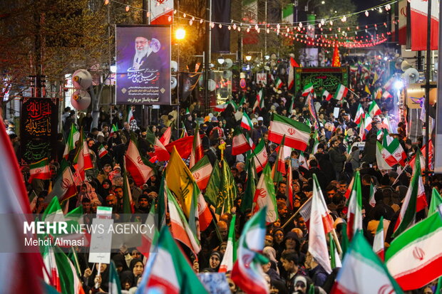 پنجاه و پنجمین شب از شب های حضور در میدان ولایتمداری و دفاع از وطن پنجاه و پنجمین شب از شب های حضور در میدان ولایتمداری و دفاع از وطن