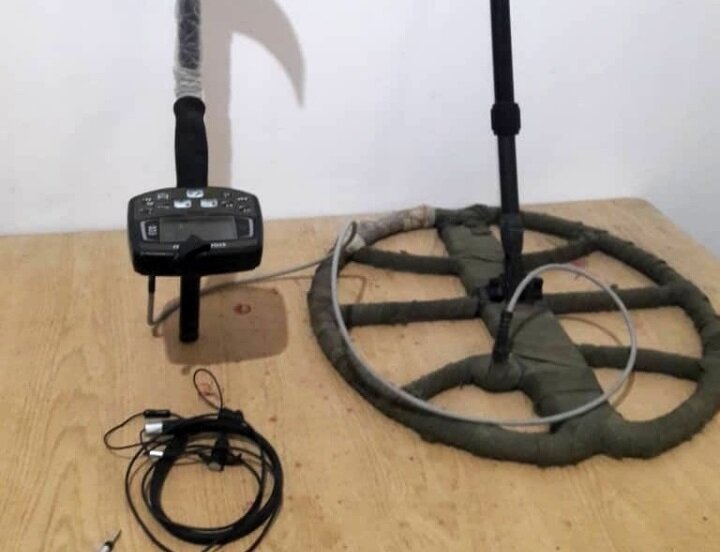 یک دستگاه گنجیاب قاچاق در اردستان کشف شد یک دستگاه گنجیاب قاچاق در اردستان کشف شد