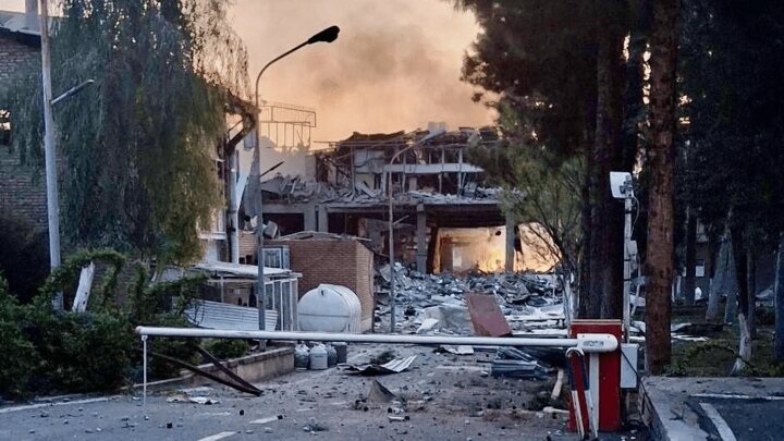 ۱۶۰۰ متر مربع از فضای انستیتو پاستور در جنگ اخیر تخریب شد ۱۶۰۰ متر مربع از فضای انستیتو پاستور در جنگ اخیر تخریب شد