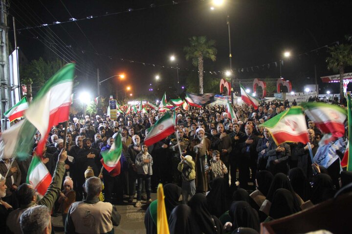 ۵۳ شب ایستادگی در دیار مینودری؛ مردم قزوین فریاد مرگ برآمریکا سر دادند ۵۳ شب ایستادگی در دیار مینودری؛ مردم قزوین فریاد مرگ برآمریکا سر دادند