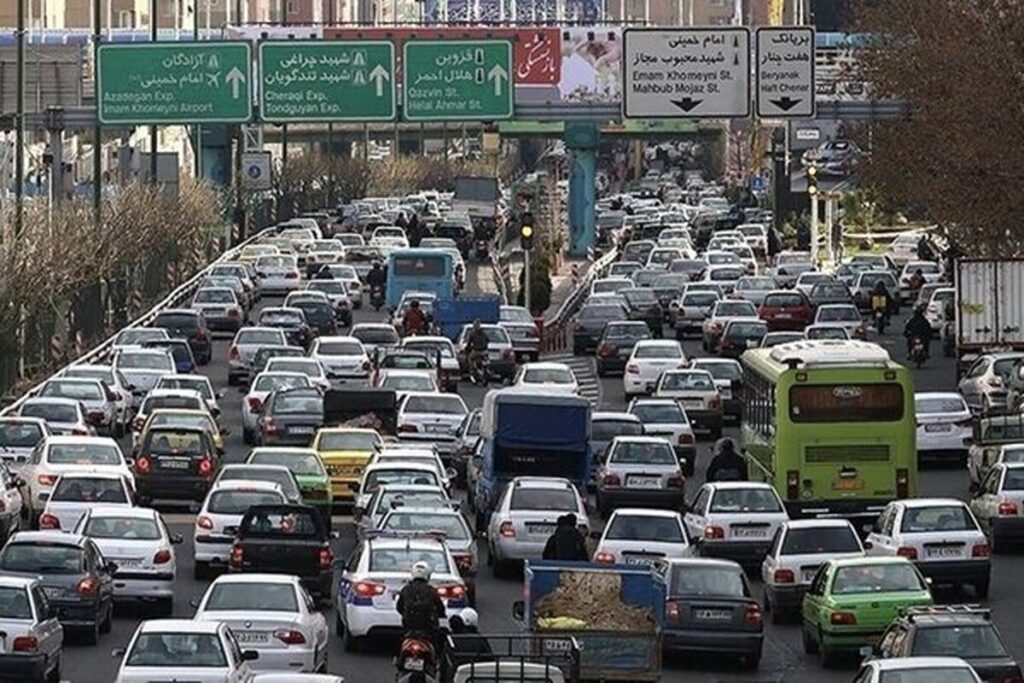 آخرین وضعیت ترافیکی و جوی محورهای مواصلاتی کشور / ترافیک سنگین در ورودی های تهران گزارش شده است آخرین وضعیت ترافیکی و جوی محورهای مواصلاتی کشور / ترافیک سنگین در ورودی های تهران گزارش شده است