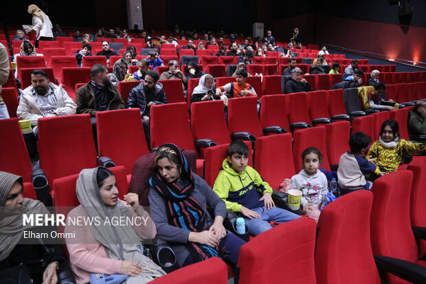 ارائه بلیت رایگان سینما برای خانوادهها در روز ملی جمعیت ارائه بلیت رایگان سینما برای خانوادهها در روز ملی جمعیت