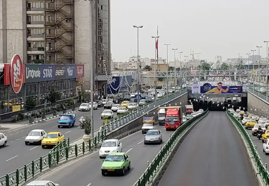 اشتباه عجیب روی بیلبورد نصب شده در خیابانهای تهران خبرساز شد+ عکس اشتباه عجیب روی بیلبورد نصب شده در خیابانهای تهران خبرساز شد+ عکس