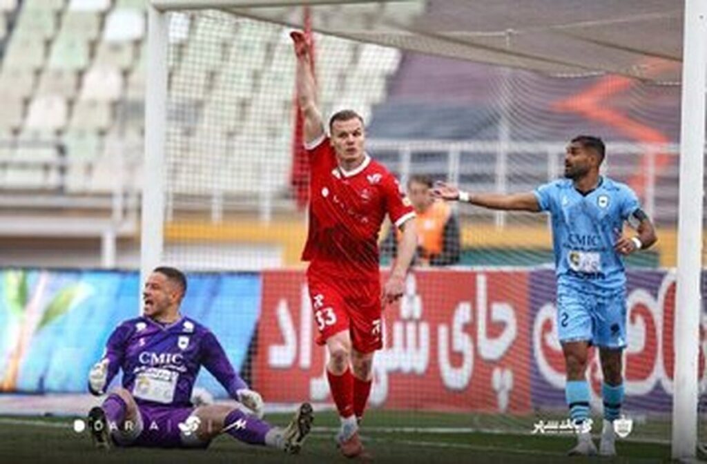 بازیکن پرحاشیه پرسپولیس جدا میشود؟ بازیکن پرحاشیه پرسپولیس جدا میشود؟