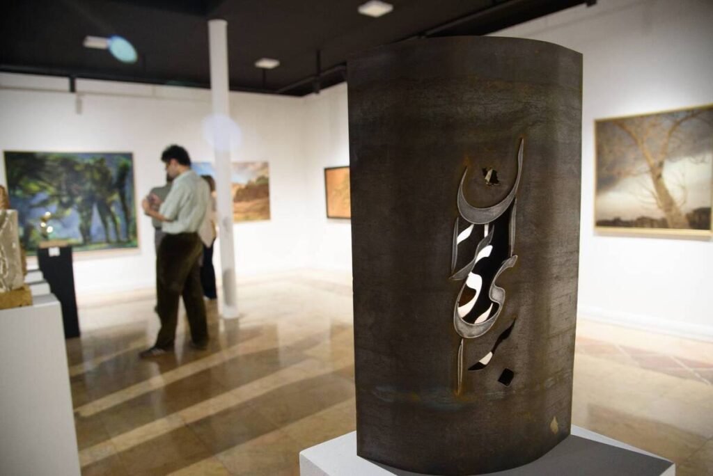 «برای ایران» با فروش ۱۲۱ اثر و گردش مالی ۷ میلیارد و ۸۲۵ میلیون تومان به کار خود پایان داد «برای ایران» با فروش ۱۲۱ اثر و گردش مالی ۷ میلیارد و ۸۲۵ میلیون تومان به کار خود پایان داد