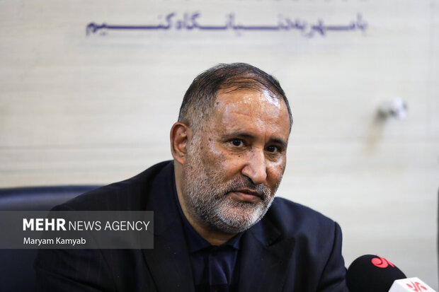 تجلیل مرکز پاسداشت زبان فارسی از سیاسیون؛ پیام رهبر راهگشا شد تجلیل مرکز پاسداشت زبان فارسی از سیاسیون؛ پیام رهبر راهگشا شد