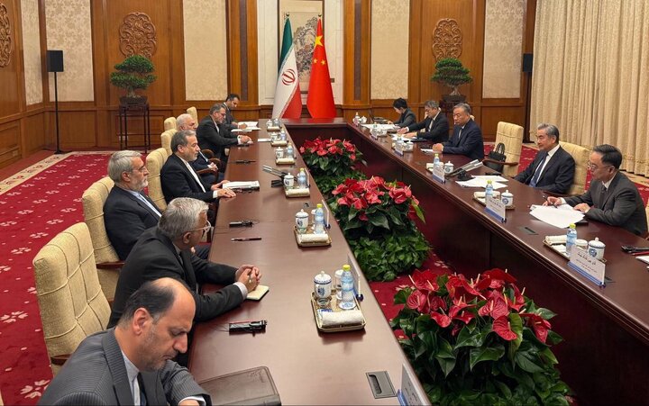 تمجید وزیر خارجه چین از مقاومت و ایستادگی مردم ایران تمجید وزیر خارجه چین از مقاومت و ایستادگی مردم ایران