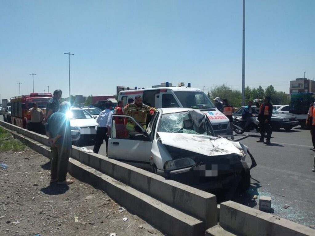جزئیات تصادف زنجیرهای در اتوبان کرج - قزوین با ۵ مصدوم جزئیات تصادف زنجیرهای در اتوبان کرج - قزوین با ۵ مصدوم