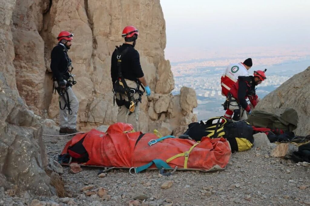 جزئیات هولناک از سقوط مرگبار خانواده گردشگر در ارتفاعات کوهرنگ جزئیات هولناک از سقوط مرگبار خانواده گردشگر در ارتفاعات کوهرنگ