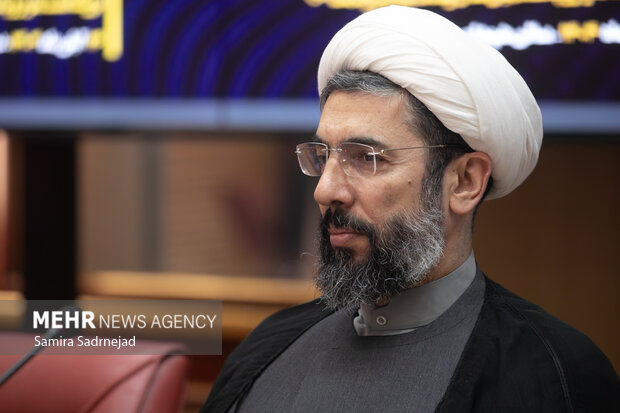 حجتالاسلام رستمی: رانتی خواندن ملت شریف ایران، دور از مردمسالاری است حجتالاسلام رستمی: رانتی خواندن ملت شریف ایران، دور از مردمسالاری است