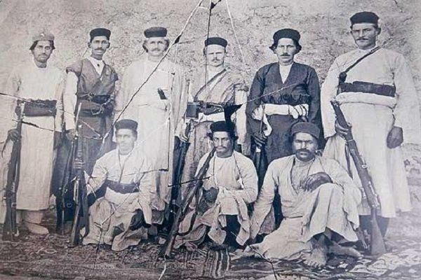 حماسه جاوید مقاومت ملی ایرانیان و پرچمداری رئیسعلی در پاسداری از وطن حماسه جاوید مقاومت ملی ایرانیان و پرچمداری رئیسعلی در پاسداری از وطن