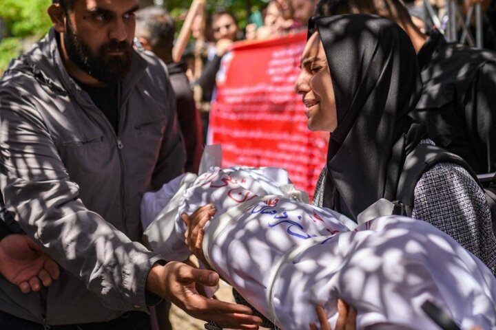 در پل B۱ برابر مرگ عکاسی کردم؛ سنگینی آخرین آغوش کودک یکساله در پل B۱ برابر مرگ عکاسی کردم؛ سنگینی آخرین آغوش کودک یکساله