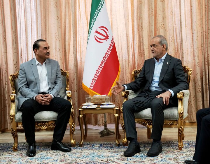 فرمانده ارتش پاکستان با پزشکیان دیدار کرد فرمانده ارتش پاکستان با پزشکیان دیدار کرد