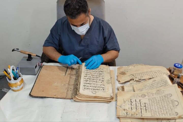 مرمت بیش از سه هزار سند تاریخی و ۴۷ نسخه خطی در آستان مقدس عباسی مرمت بیش از سه هزار سند تاریخی و ۴۷ نسخه خطی در آستان مقدس عباسی