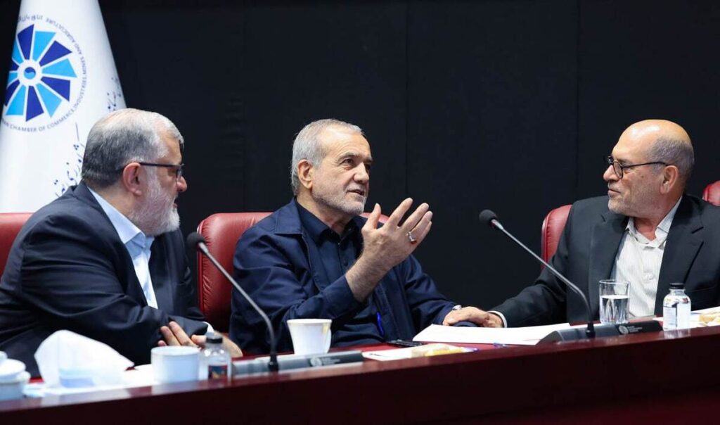 نسخه بخش خصوصی برای اقتصاد ایران / دولت از مداخله عقبنشینی میکند؟ نسخه بخش خصوصی برای اقتصاد ایران / دولت از مداخله عقبنشینی میکند؟