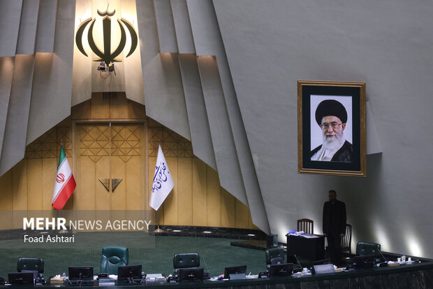 نگاهی به ترکیب جدید هیئت رئیسه مجلس نگاهی به ترکیب جدید هیئت رئیسه مجلس