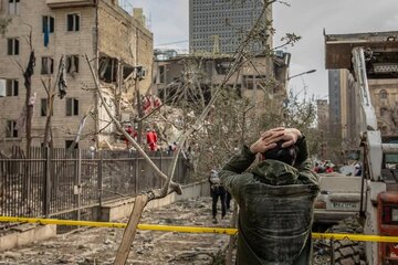 وقتی دوربینها فاجعه جنگ را ثبت میکنند/ از بچههای میناب تا موشک باران تهران و شهادت حکیم انقلاب وقتی دوربینها فاجعه جنگ را ثبت میکنند/ از بچههای میناب تا موشک باران تهران و شهادت حکیم انقلاب