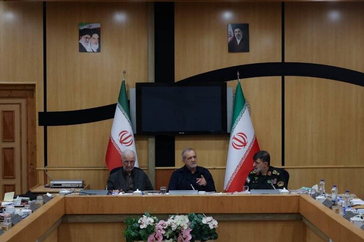 پزشکیان: بازمهندسی و مردمیسازی ساختار امنیت کشور ضروری است پزشکیان: بازمهندسی و مردمیسازی ساختار امنیت کشور ضروری است