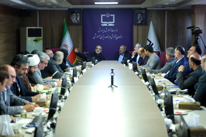 پزشکیان: زمینه حضور اساتید برجسته برای انتقال آموزشهای نوین فراهم شود پزشکیان: زمینه حضور اساتید برجسته برای انتقال آموزشهای نوین فراهم شود